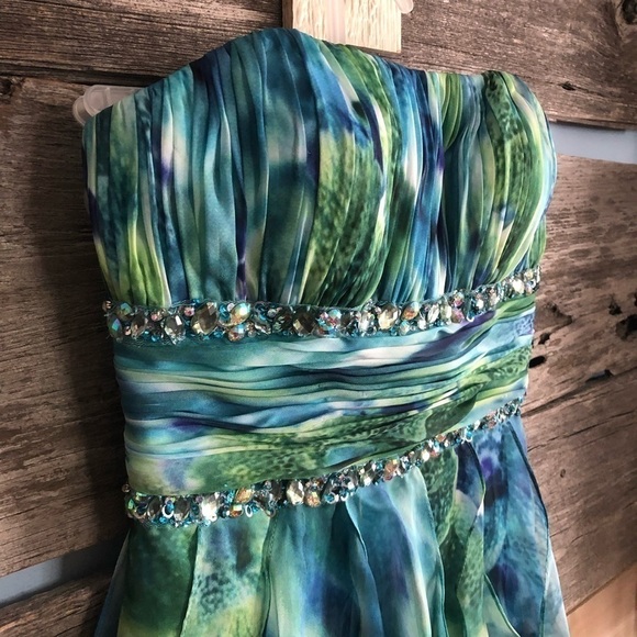 Le Chateau NWT Size XS Teal/Green/Blue Strapless Dress - Picture 2 of 6